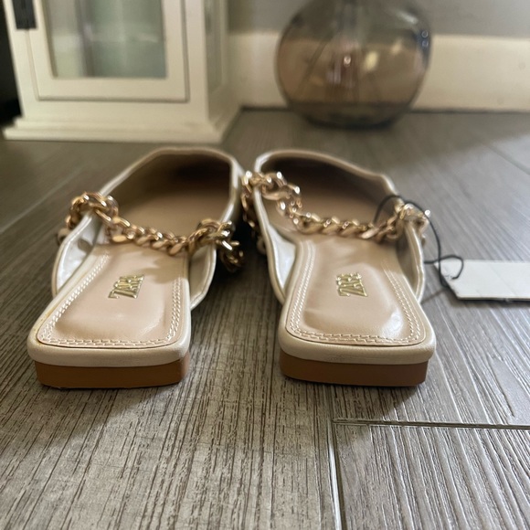 Zara slides with gold chain - Picture 4 of 5
